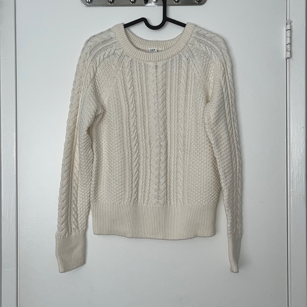 GAP sweater
